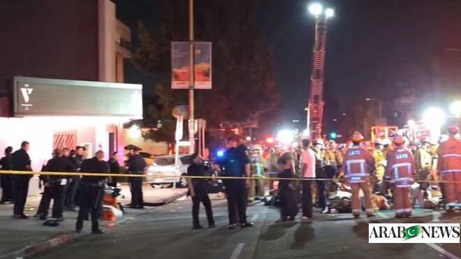 Car rams Los Angeles crowd, injuring 28: fire department